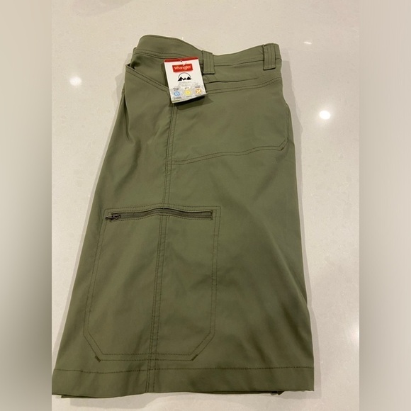 Wrangler Men’s Size 44 Cargo Golf Shorts Green - Picture 8 of 11